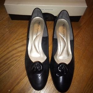 Very nice ladies size 8.5 pumps